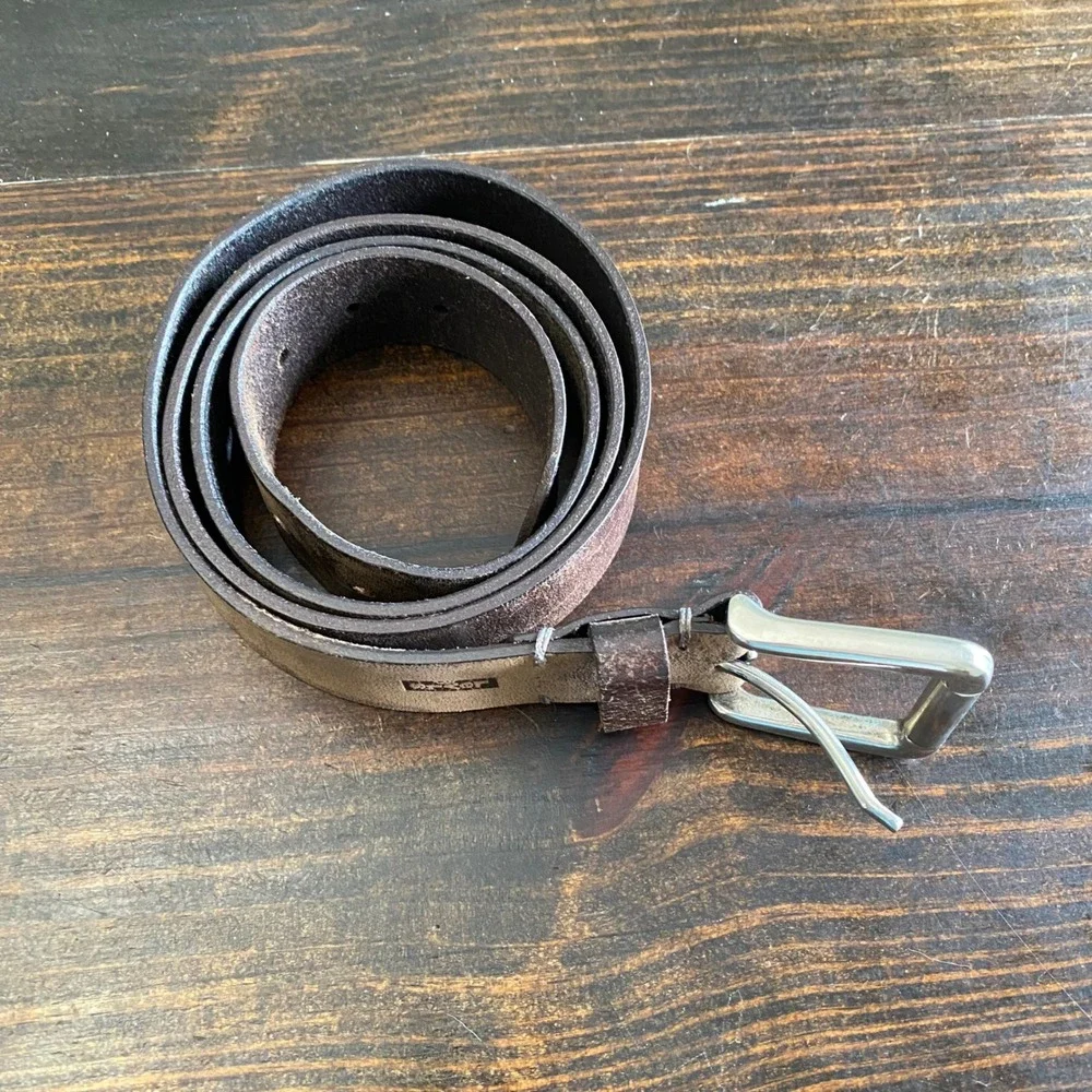 Levis Mens Brown Genuine Leather Distressed Casual Belt Silver Buckle 46